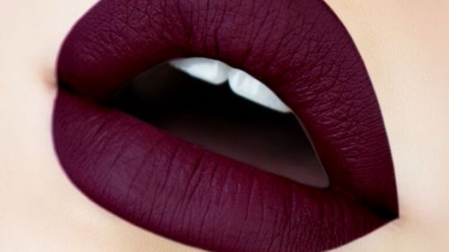 Tips to Wear Dark Lipstick Like a Professional